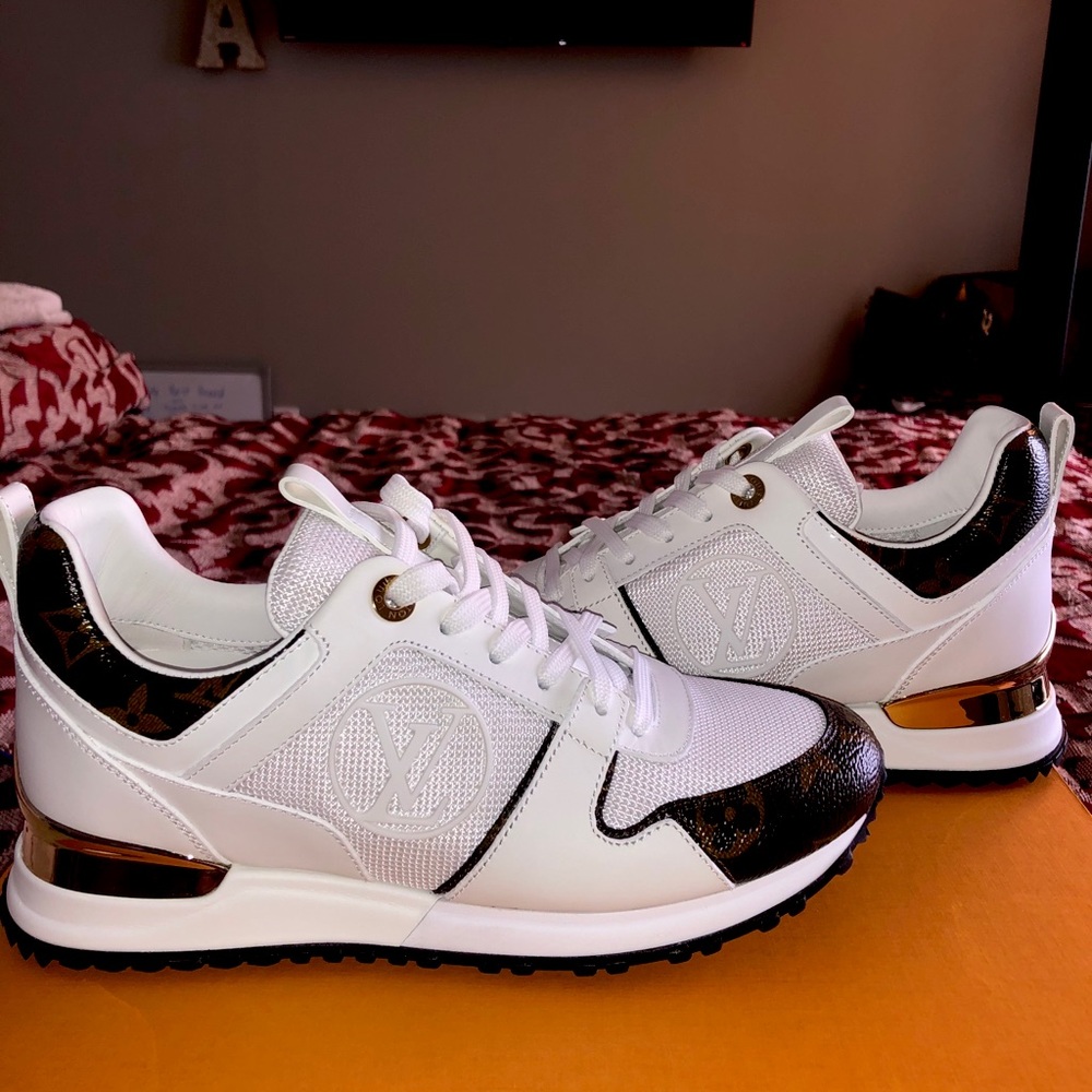 RUN AWAY SNEAKER
Beautiful Sneaker Size 36